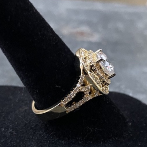 Gold plated Ring w/ cubic zirconia Size 7 - Picture 6 of 6